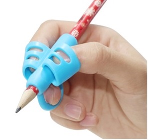 Adaptador para Lápis / Caneta com duas aberturas e uma aba
